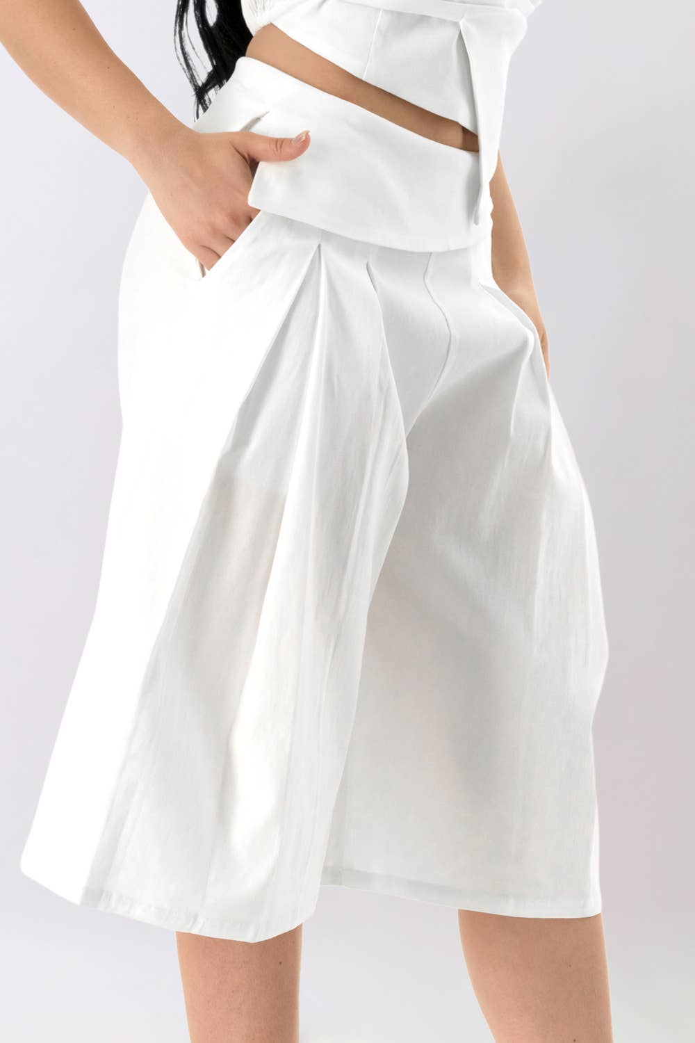 BP2958_Pleated Wide-Leg Bermuda Pants
