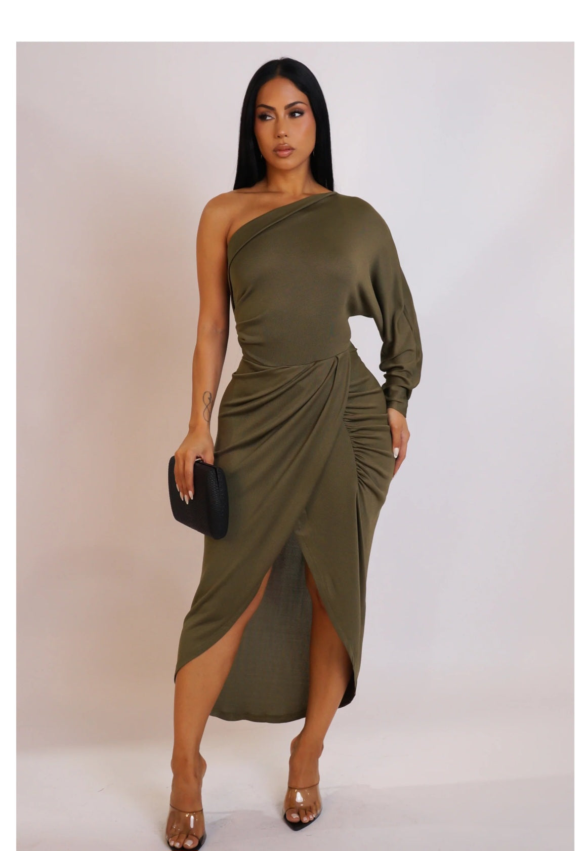 Midi dress off the shoulders